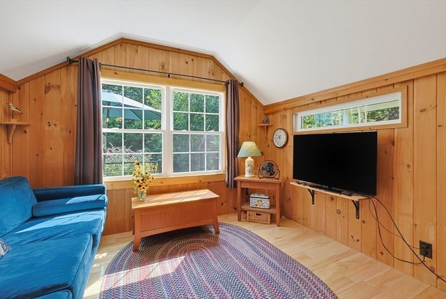 39 Norwood St, Sharon, MA 02067