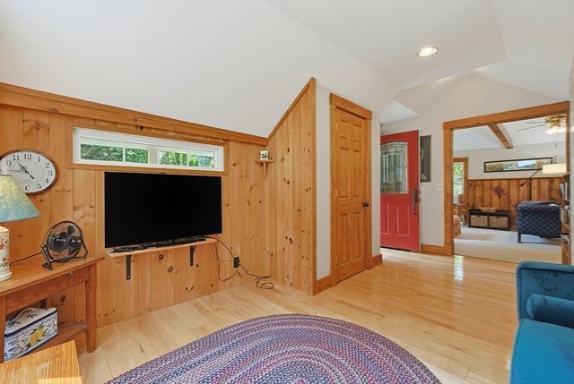 39 Norwood St, Sharon, MA 02067