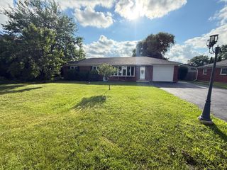 1124 Castle Drive, Glenview, IL 60025
