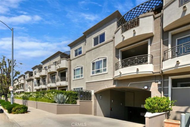 4424 Whitsett Avenue 107, Studio City, CA 91604