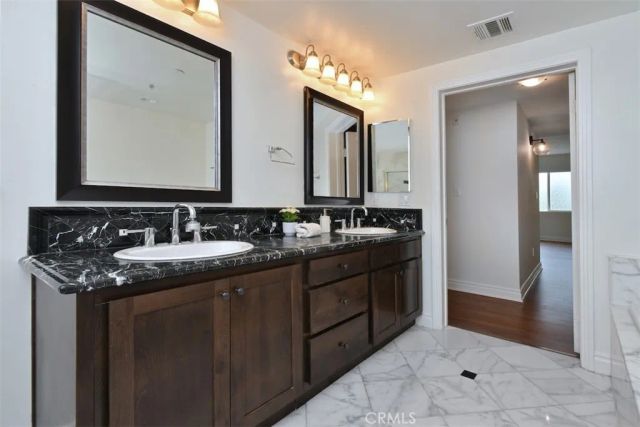 4424 Whitsett Avenue 107, Studio City, CA 91604
