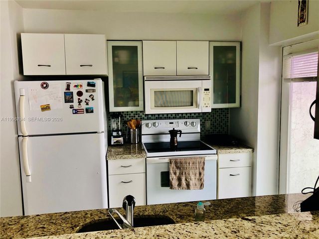 650 NE 64th St G609, Miami, FL 33138