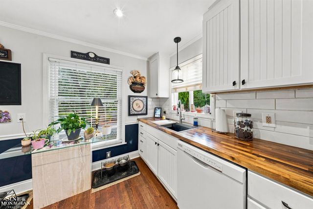 621 N Oxford Road, Grosse Pointe Woods, MI 48236
