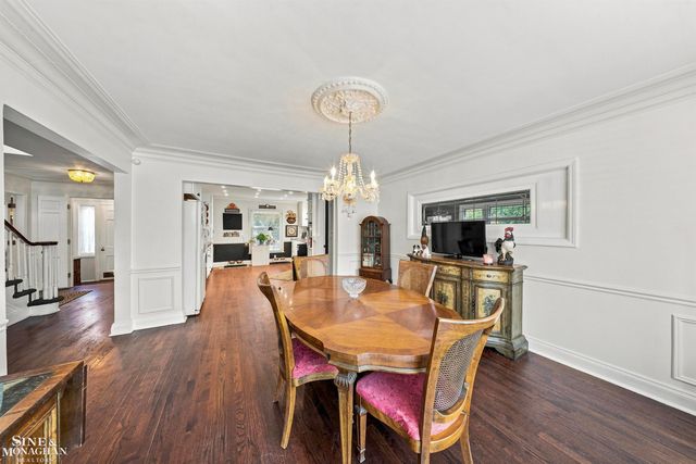 621 N Oxford Road, Grosse Pointe Woods, MI 48236
