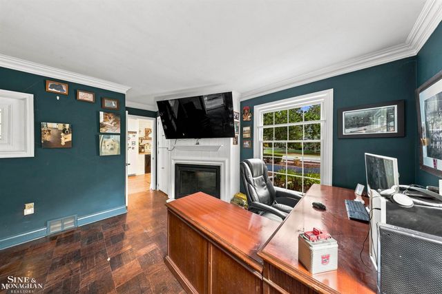 621 N Oxford Road, Grosse Pointe Woods, MI 48236