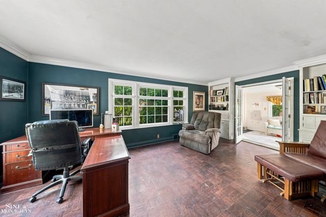 621 N Oxford Road, Grosse Pointe Woods, MI 48236