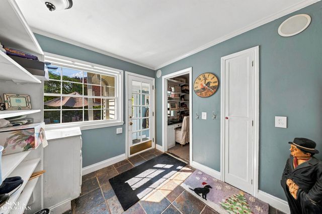 621 N Oxford Road, Grosse Pointe Woods, MI 48236