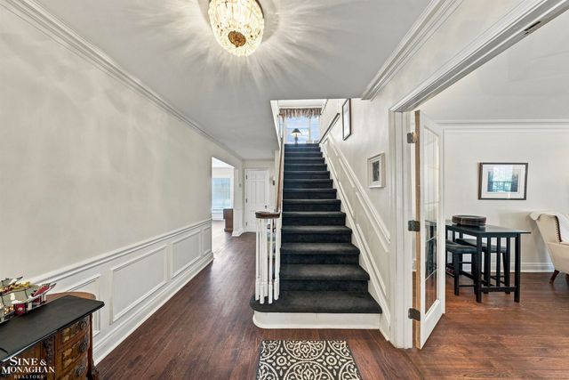 621 N Oxford Road, Grosse Pointe Woods, MI 48236