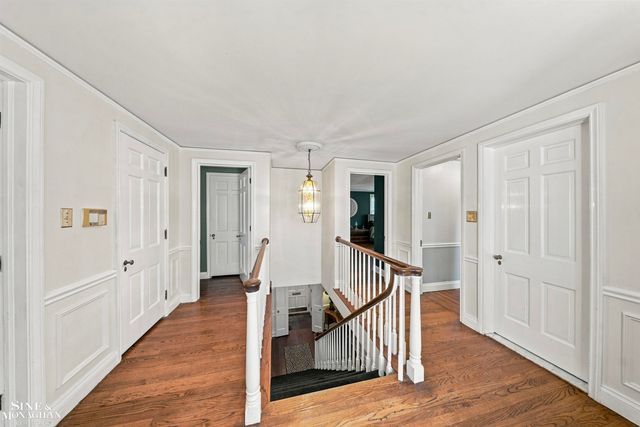 621 N Oxford Road, Grosse Pointe Woods, MI 48236