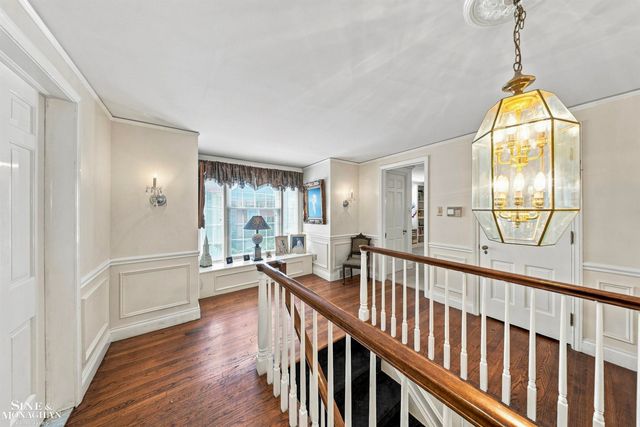 621 N Oxford Road, Grosse Pointe Woods, MI 48236