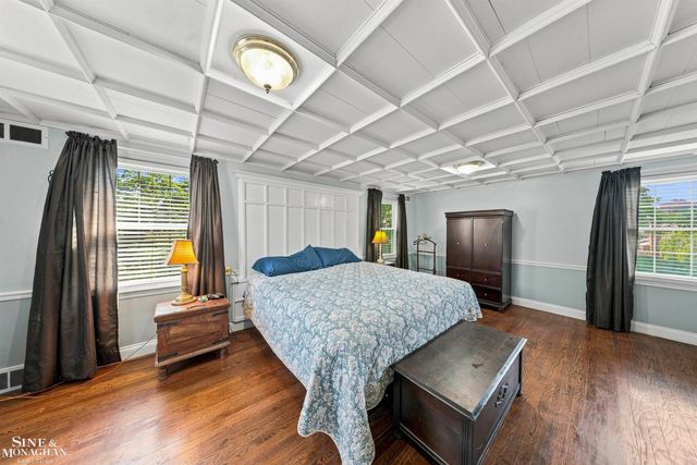621 N Oxford Road, Grosse Pointe Woods, MI 48236