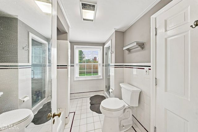 621 N Oxford Road, Grosse Pointe Woods, MI 48236