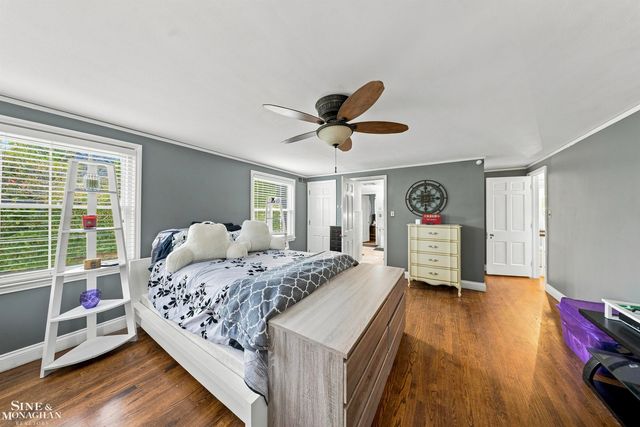 621 N Oxford Road, Grosse Pointe Woods, MI 48236