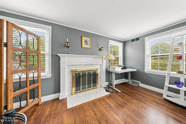 621 N Oxford Road, Grosse Pointe Woods, MI 48236