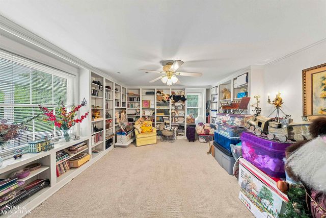 621 N Oxford Road, Grosse Pointe Woods, MI 48236