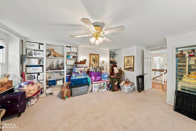 621 N Oxford Road, Grosse Pointe Woods, MI 48236