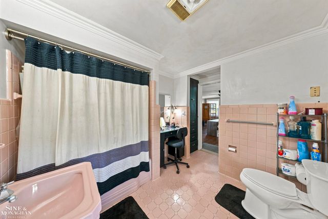 621 N Oxford Road, Grosse Pointe Woods, MI 48236