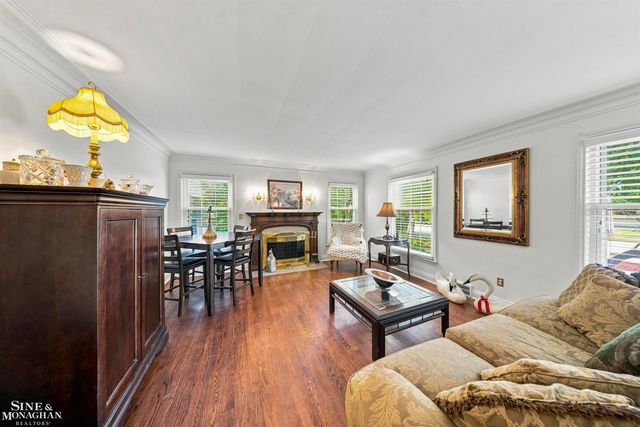 621 N Oxford Road, Grosse Pointe Woods, MI 48236
