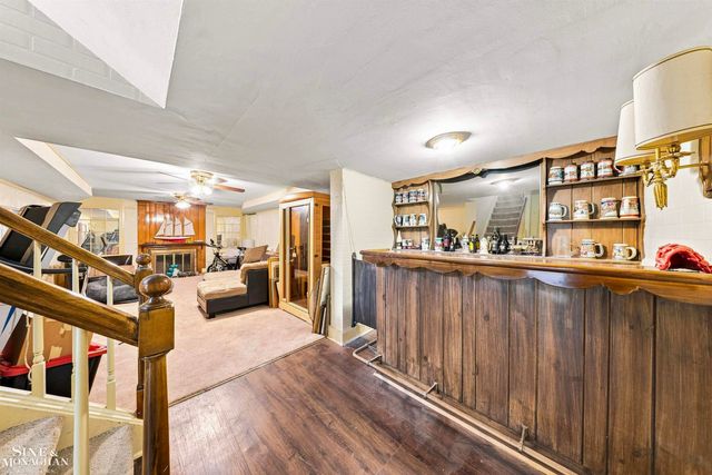 621 N Oxford Road, Grosse Pointe Woods, MI 48236