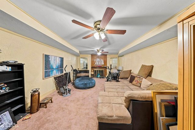 621 N Oxford Road, Grosse Pointe Woods, MI 48236