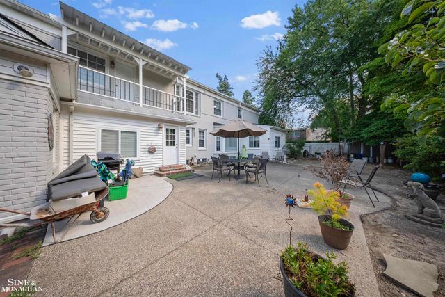 621 N Oxford Road, Grosse Pointe Woods, MI 48236