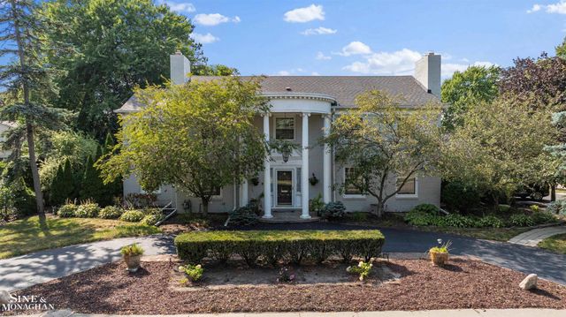 621 N Oxford Road, Grosse Pointe Woods, MI 48236
