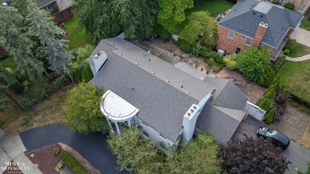 621 N Oxford Road, Grosse Pointe Woods, MI 48236