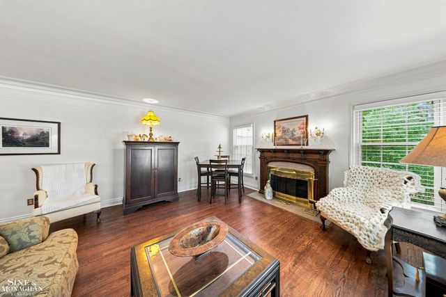 621 N Oxford Road, Grosse Pointe Woods, MI 48236