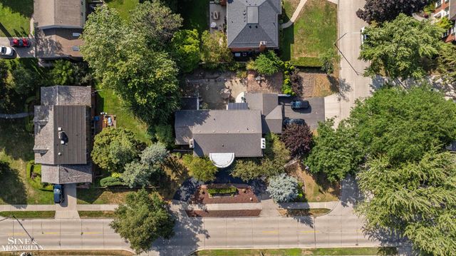 621 N Oxford Road, Grosse Pointe Woods, MI 48236
