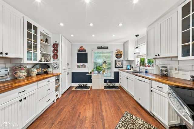 621 N Oxford Road, Grosse Pointe Woods, MI 48236