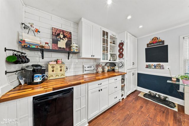 621 N Oxford Road, Grosse Pointe Woods, MI 48236