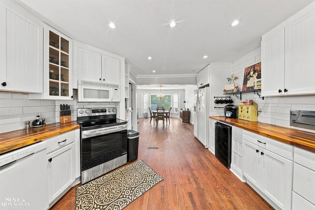 621 N Oxford Road, Grosse Pointe Woods, MI 48236
