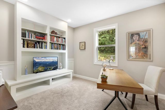 2147 Spring Lake Court, Shakopee, MN 55379