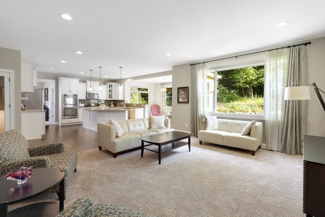 2147 Spring Lake Court, Shakopee, MN 55379