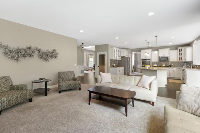 2147 Spring Lake Court, Shakopee, MN 55379