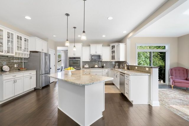 2147 Spring Lake Court, Shakopee, MN 55379