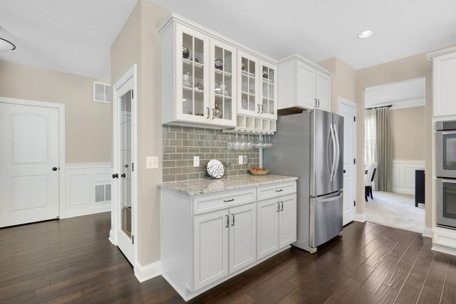 2147 Spring Lake Court, Shakopee, MN 55379