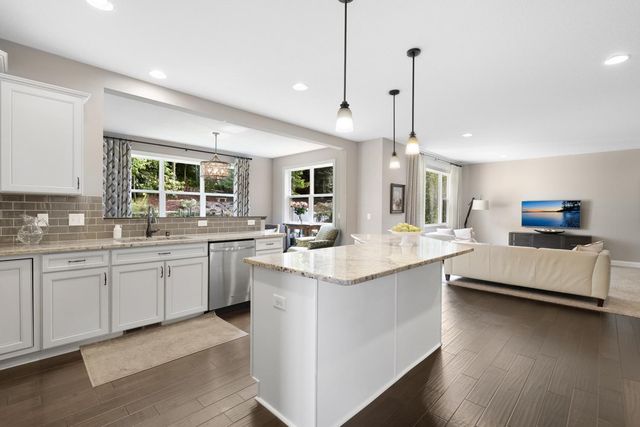 2147 Spring Lake Court, Shakopee, MN 55379
