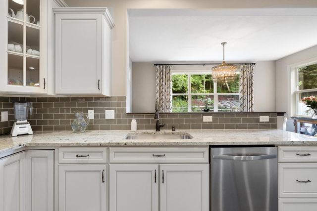 2147 Spring Lake Court, Shakopee, MN 55379