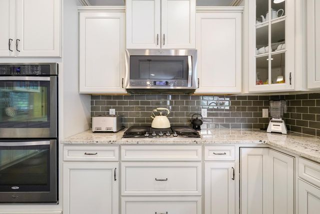 2147 Spring Lake Court, Shakopee, MN 55379
