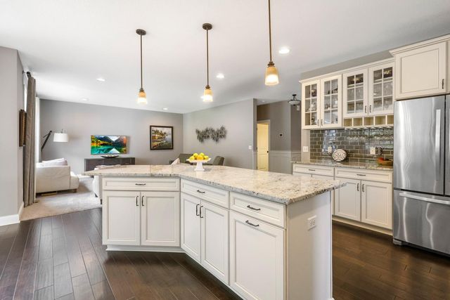 2147 Spring Lake Court, Shakopee, MN 55379