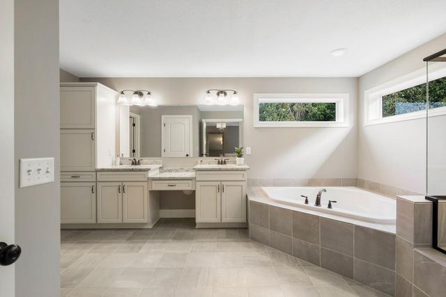 2147 Spring Lake Court, Shakopee, MN 55379
