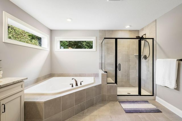 2147 Spring Lake Court, Shakopee, MN 55379