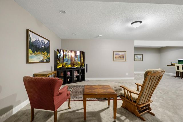 2147 Spring Lake Court, Shakopee, MN 55379