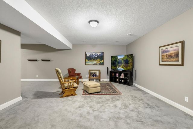 2147 Spring Lake Court, Shakopee, MN 55379