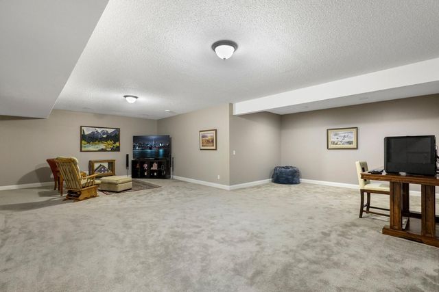 2147 Spring Lake Court, Shakopee, MN 55379