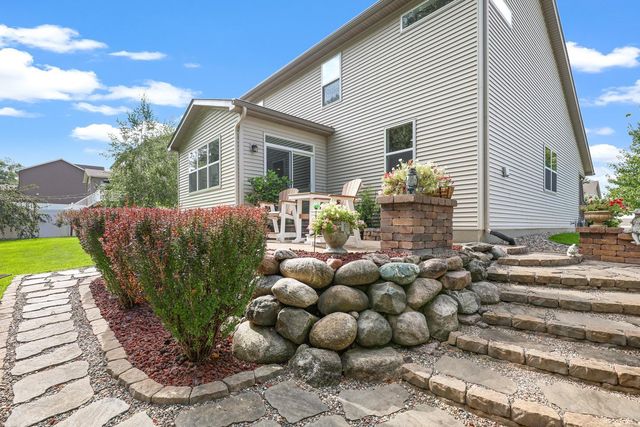 2147 Spring Lake Court, Shakopee, MN 55379
