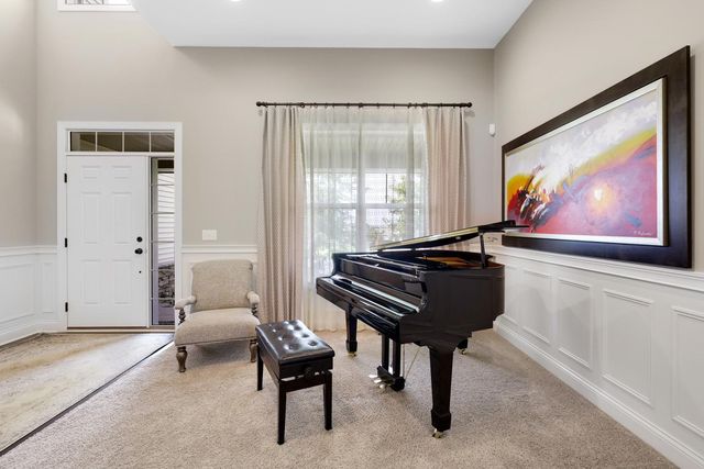 2147 Spring Lake Court, Shakopee, MN 55379