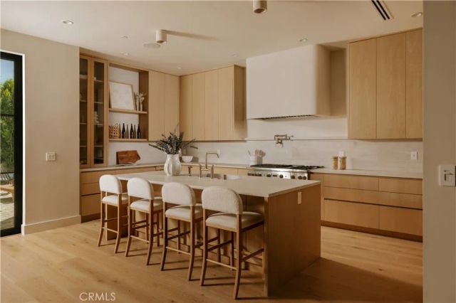 11746 La Maida Street, Valley Village, CA 91607