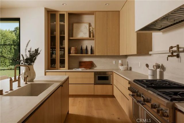 11746 La Maida Street, Valley Village, CA 91607